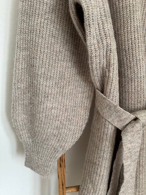 Strickkleid mit Bindegürtel