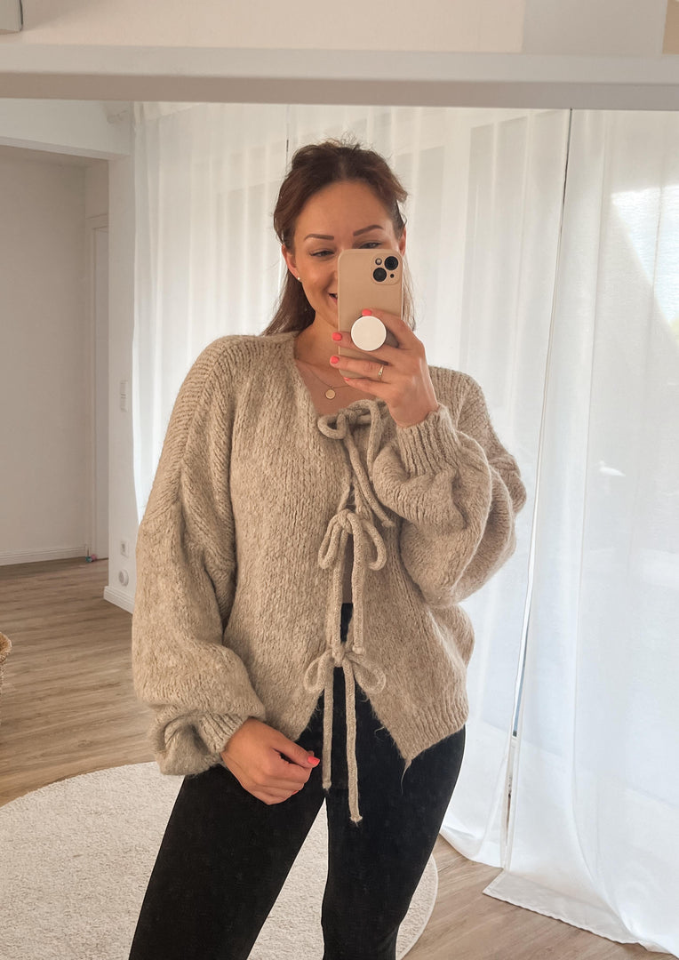 Schleifen-Strickjacke