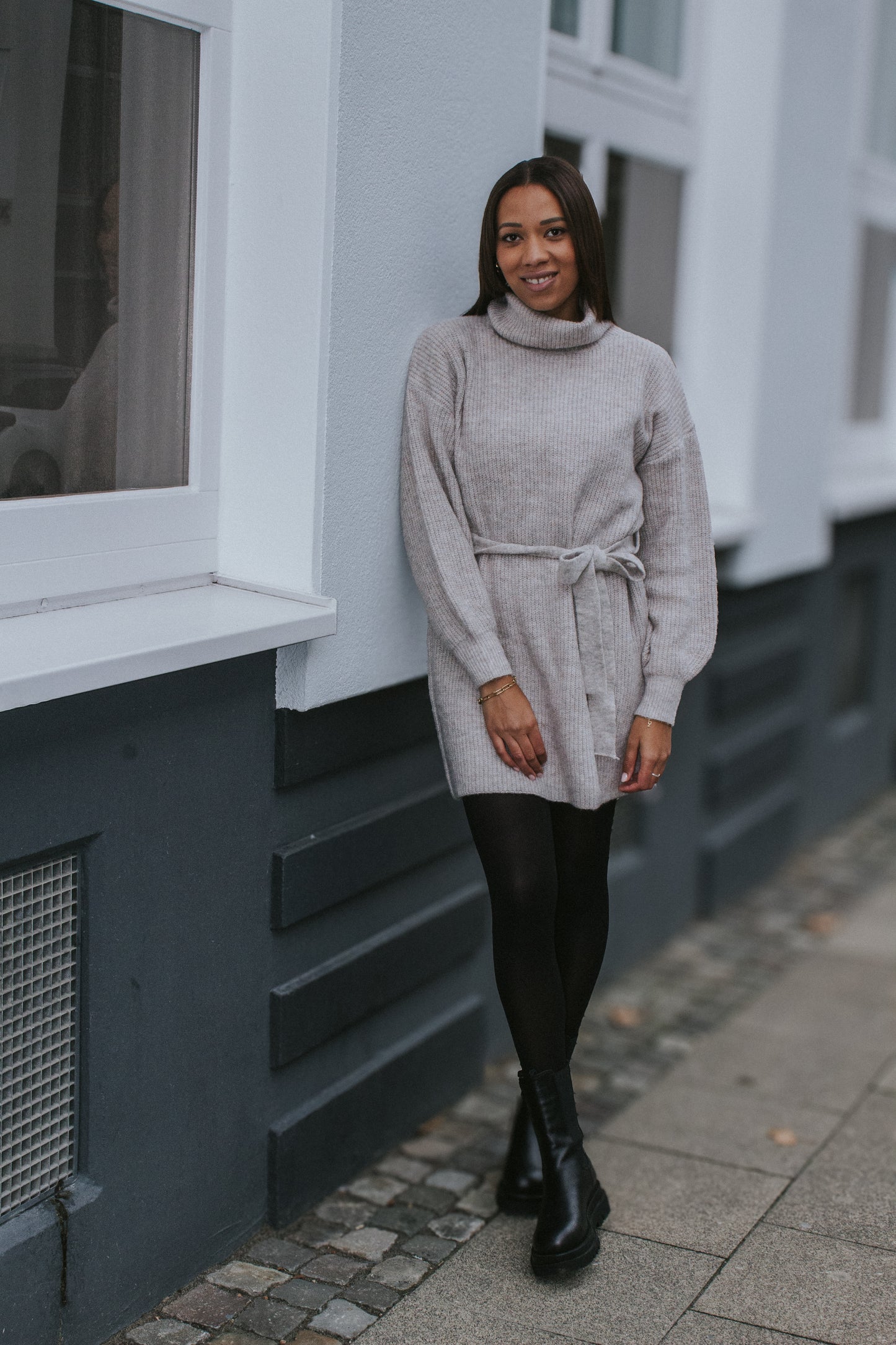 Strickkleid mit Bindegürtel