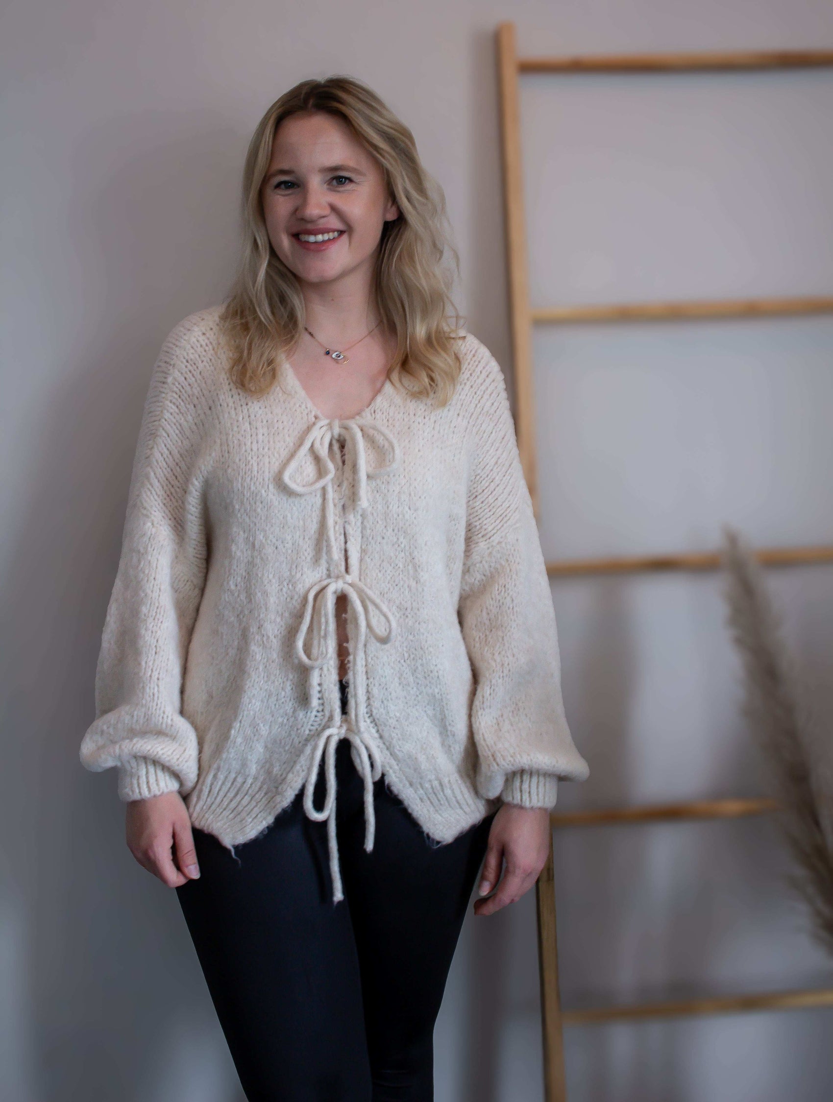 Wolke 7 Schleifen-Strickjacke